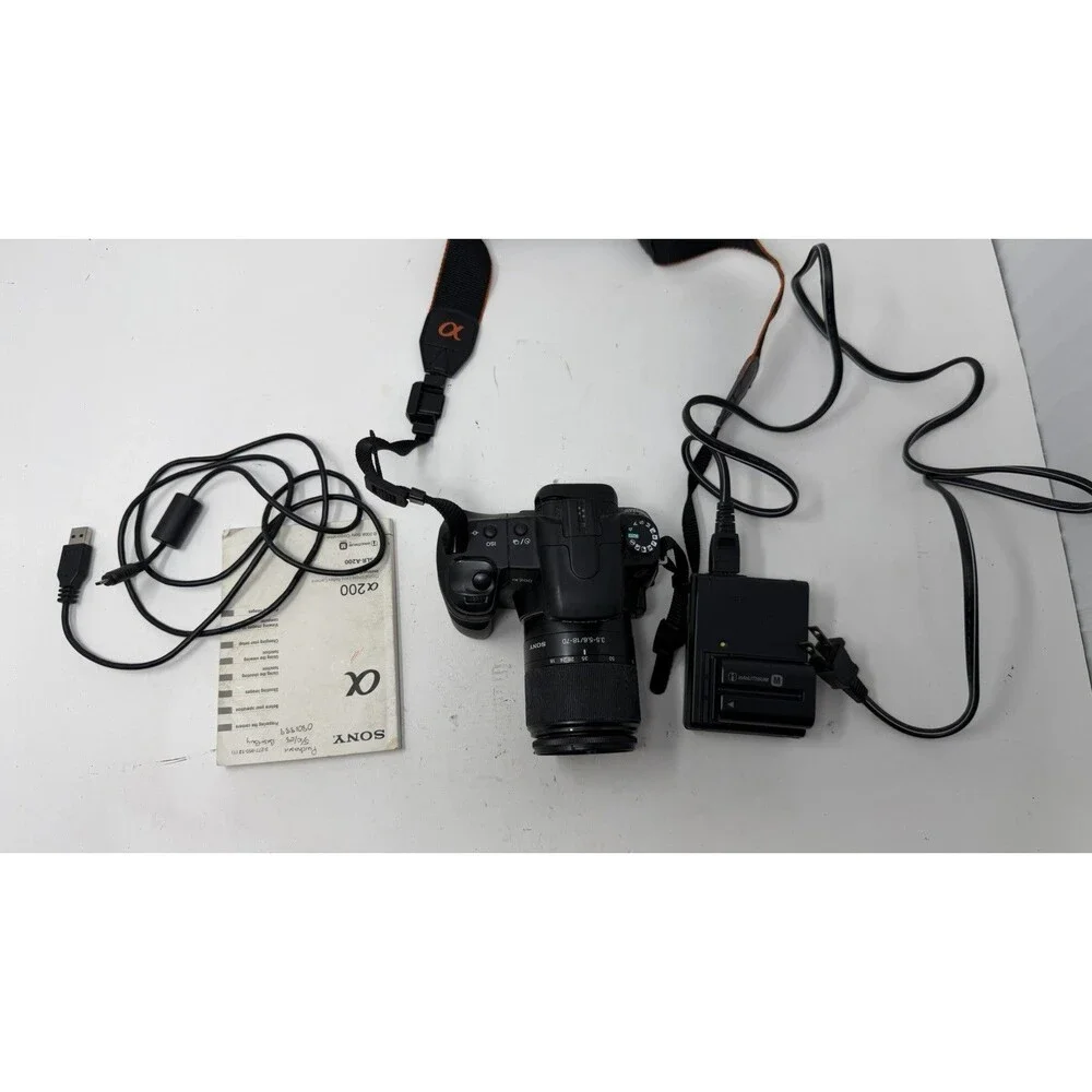 Sony Alpha DSLR-A200 10.2MP Digital SLR Camera 18-70mm Zoom Lens battery w/2GB